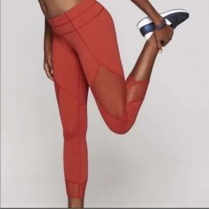 Athleta Aura Sonar Mesh Capri Leggings size small orange